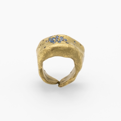 Bague chevalière Iolites