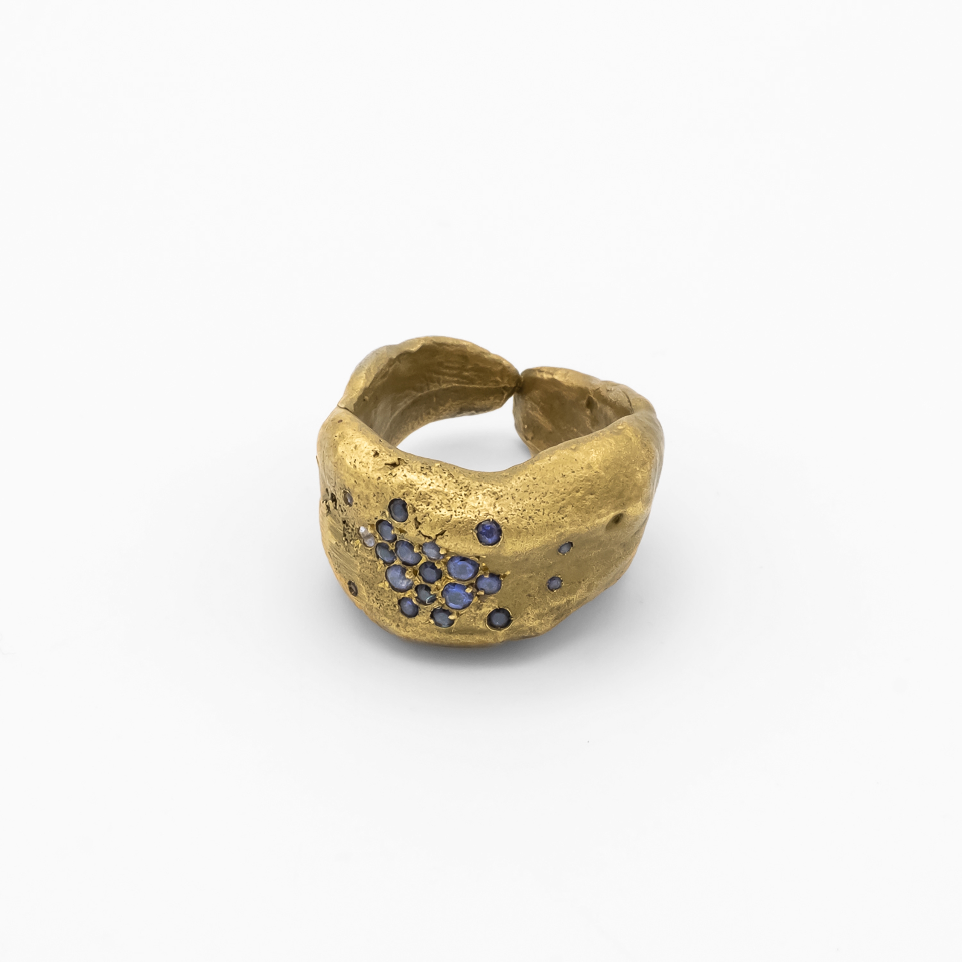 Bague chevalière Iolites