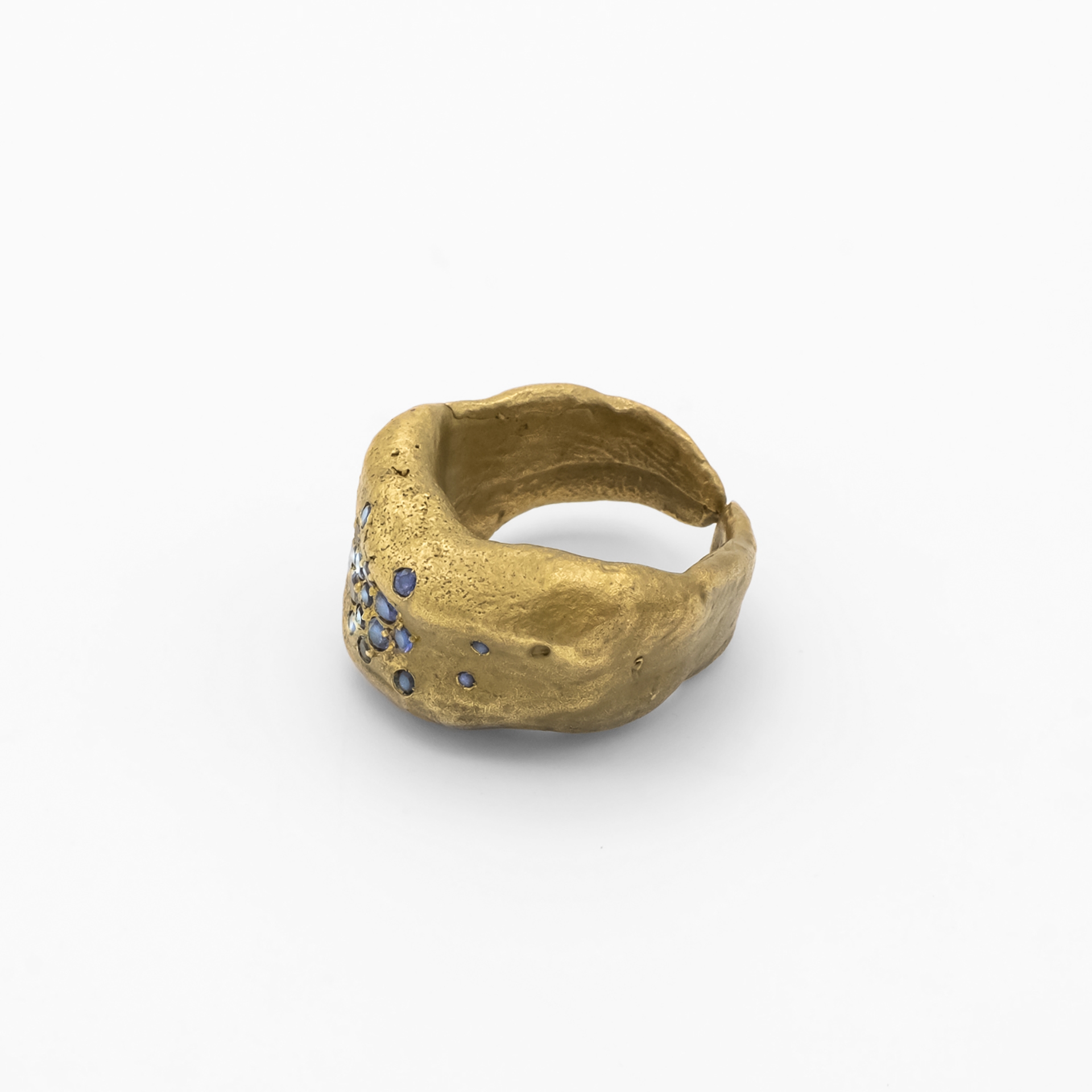 Bague chevalière Iolites